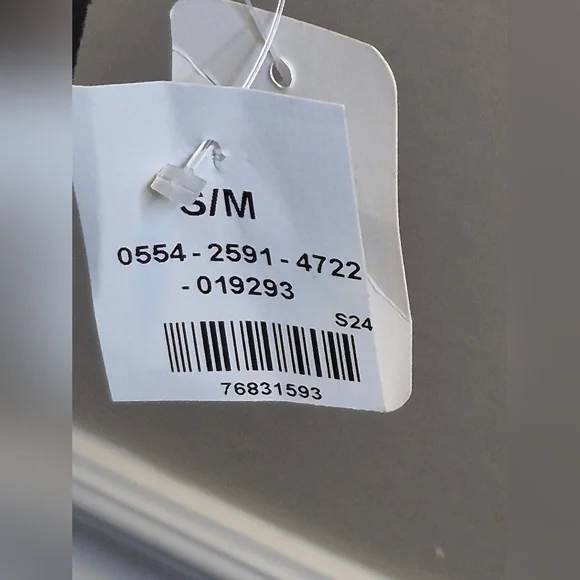 Black Ribbed Sleeveless Tank Top - Picture 4 of 7